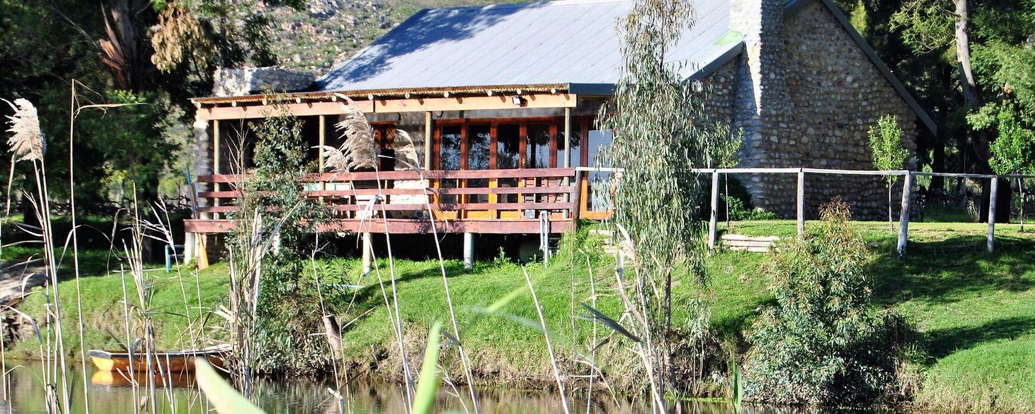Accommodation on the Breede River.  Jacuzzi and fireplace 